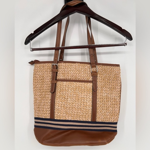 Chaps Lexi Straw Woven Bucket Tote Bag- NWT - Snap Closure w/ Zipper Pockets - Picture 7 of 8